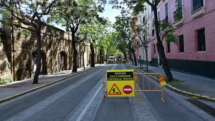 Nuevas quejas por el tráfico cortado sin obras el fin de semana y por las alternativas sin activar este lunes en la calle Honduras