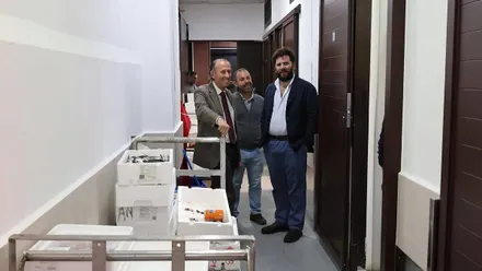 José María Román y Guillermo Sierra en el Mercado, en uno de los pasillos.