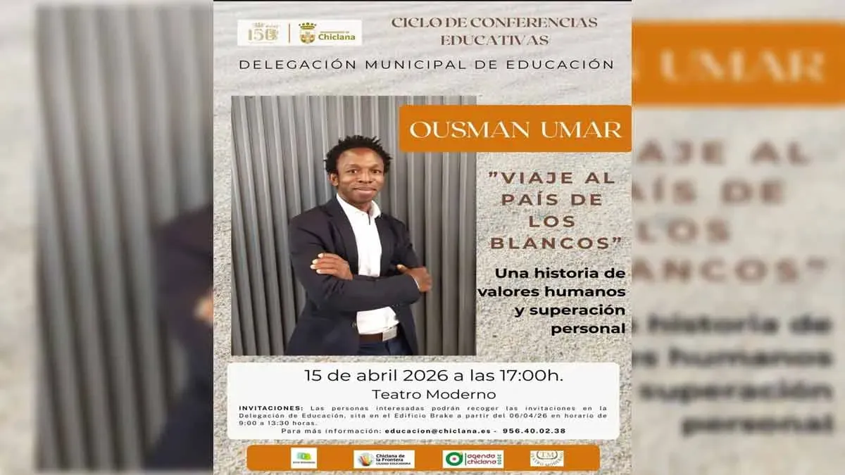 Ousman Umar y el cartel de su conferencia en Chiclana.