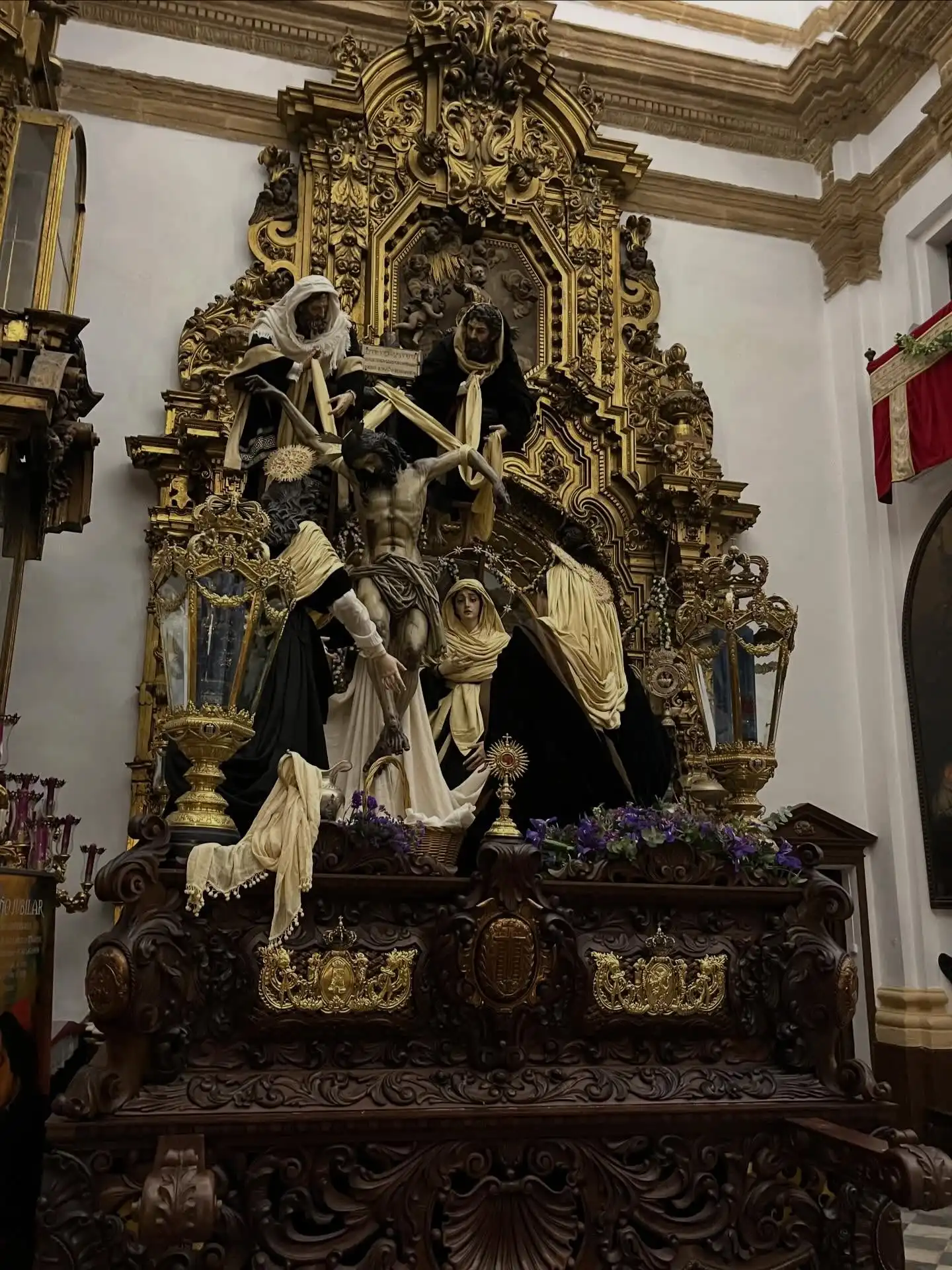 El paso del Descendimiento en la iglesia de San Lorenzo. Foto: Hermandad del Descendimiento.