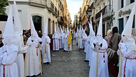 Ahora Cádiz pide proteger la esencia de la Semana Santa de Cádiz: del “penitente” a la carga tradicional