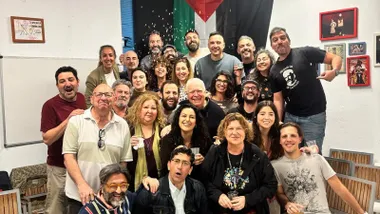 El presidente y la nuva directiva de ARO junto a integrantes de la asociación tras la asamblea.