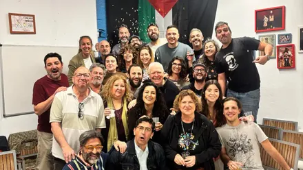 El presidente y la nuva directiva de ARO junto a integrantes de la asociación tras la asamblea.