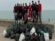 Otros 244 kilos de basura recigidos en la Punta de San Felipe: la limpieza vuelve a evidenciar el problema en Cádiz