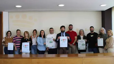 Grupo de personas presentando la jornadas de salud en Chiclana.