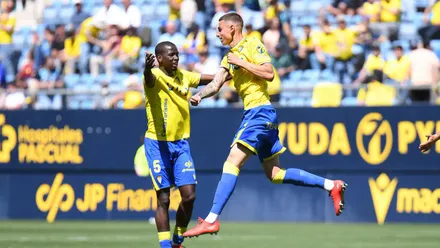 El jugador del Cádiz CF Sergio Arribas celebra su gol ante el Córdoba CF. Foto: Cádiz CF.