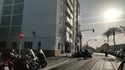 Sol y cielo algo turbio aún en Cádiz este 12 de abril. Foto: José Luis Porquicho Prada.