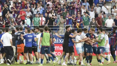 La ‘superjornada’ deja con vida al Cádiz CF… y la tangana del derbi aragonés deja sin porteros a Huesca y Zaragoza