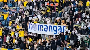 Brigadas Amarillas mostró esta pancarta con una tipología muy similar a la de Nomadar. Foto: José Luis Porquicho Prada.