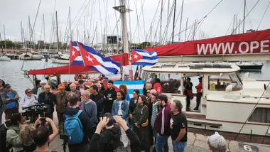 Representantes de las organizaciones que impulsan la campaña Rumbo a Cuba durante la presentación de una iniciativa que recalará este fin de semana en Cádiz.