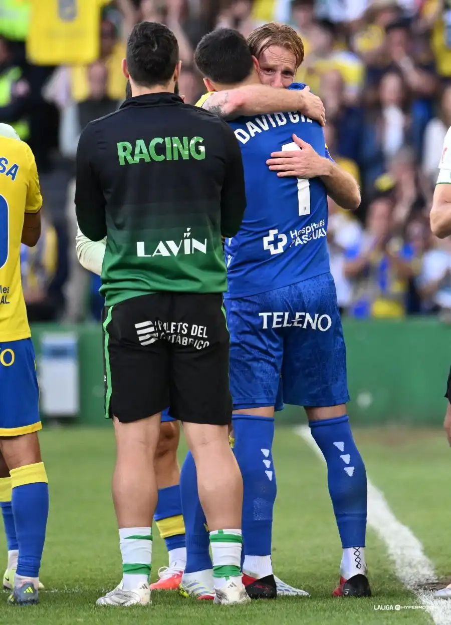 El emotivo homenaje de despedida a Álex Fernández: gol, lágrimas ...