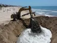 El fuerte viento retrasa las obras en La Barrosa, en Chiclana, y obliga a cambiar el plan previsto