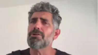Captura de Jesús Bienvenido en el vídeo que ha subido a sus redes interpretando este pasodoble. Foto: X Jesús Bienvenido.