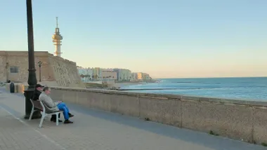 El Levante acelera la llegada del verano a Cádiz: calor, calima y avisos por viento hasta el fin de semana
