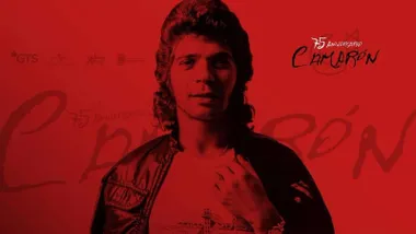 Cartel en rojo con la imagen en negro de Camaron.