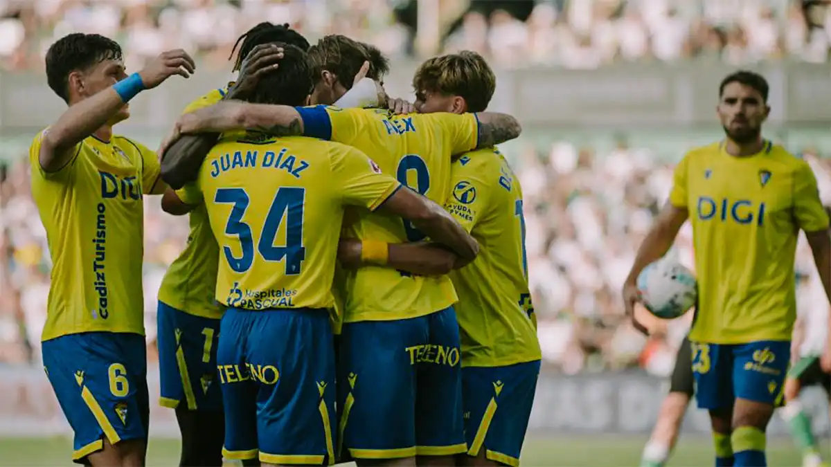Álex Fernández celebró visiblemente emocionado su gol en el que apunta a ser su último partido con el Cádiz CF. Foto: Cádiz CF.
