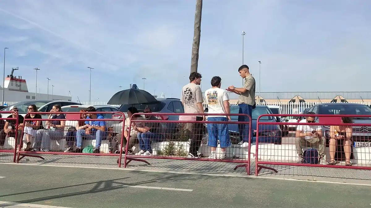 Fito y Fitipaldis en Cádiz: entre el éxito musical y de públicos y las dudas y quejas con la organización por los accesos y las salidas