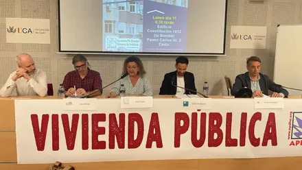 Representantes de PP, PSOE, Adelante Andalucía y Por Andalucía durante el debate sobre vivienda organizado por Apdha en Cádiz.
