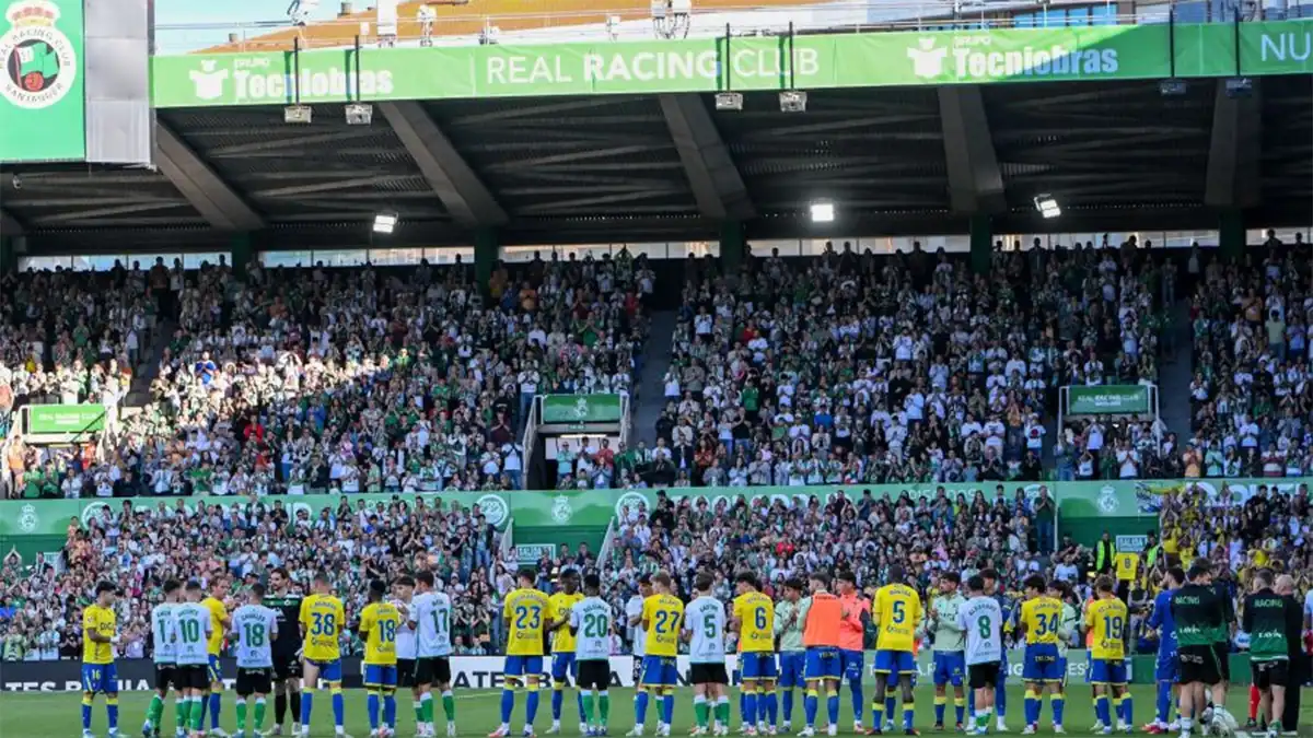 El emotivo homenaje de despedida a Álex Fernández: gol, lágrimas ...