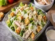 La OCU lanza una advertencia sobre las ensaladas preparadas del supermercado: “No son tan sanas como parecen”