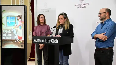 Un momento de la presentación de la Feria del Libro 2026 de Cádiz en el Ayuntamiento. Foto: Eulogio García.