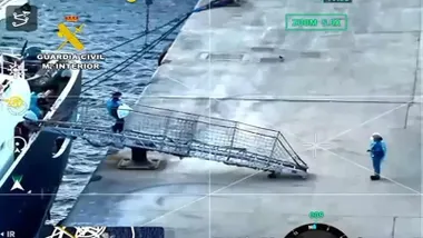 Imagen de la Guardia Civil del desembarco de barco MV Hondius.