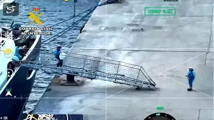 Imagen de la Guardia Civil del desembarco de barco MV Hondius.