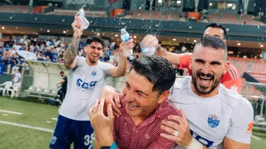 Mientras el Cádiz CF roza el abismo de Primera RFEF… el gaditano Jesús Casas gana la Liga de Singapur