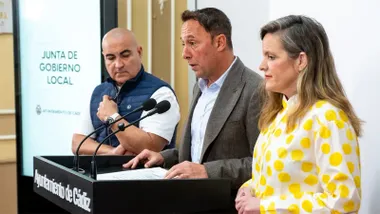 Los concejales Jose Carlos Teruel, José Manuel Cossi y Maite Gonzalez en la rueda de prensa de Junta de Gobierno.
