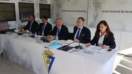 Junta de accionistas del Cádiz CF celebrada este 8 de mayo 2026 en el Estadio Nuevo Miranilla. Foto: Cádiz CF.
