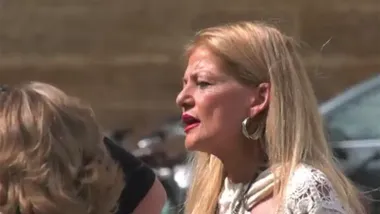 La viuda de Juan Carlos Aragón, Luisa Tejonero, en una reciente acto por el aniversario del fallecimiento del autor. Foto: Youtube Onda Cádiz.