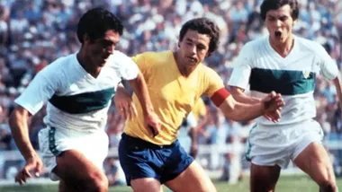 El jugador del Cádiz CF Mané en el Elche CF-Cádiz CF de 1981. Foto. Cádiz CF.