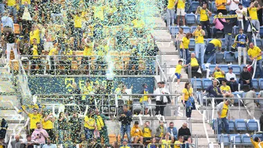 El lanzamiento de papelillos y papel higiénico antes del partido Cádiz CF-Deportivo de la Coruá ha supuesto una denuncia de LaLiga. Foto: Cádiz CF.