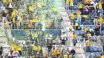 El lanzamiento de papelillos y papel higiénico antes del partido Cádiz CF-Deportivo de la Coruá ha supuesto una denuncia de LaLiga. Foto: Cádiz CF.