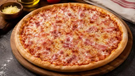 Pizza de queso y bacon.