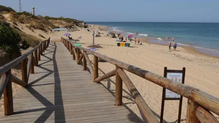 Vista de una playa de Rota.
