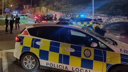 Coches patrullas en un control de la Policía Local de Algeciras.