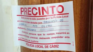 Precinto en viviendas en el barrio de puntales de Cádiz