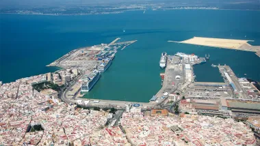 Image aerea de los muelles de Cádiz capital. Foto: APBC.