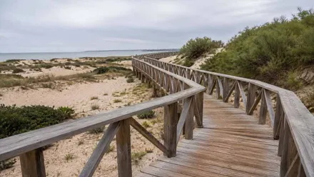 Paseo entablado de la Punta del Boquerón, en San Fernando, Camposoto.