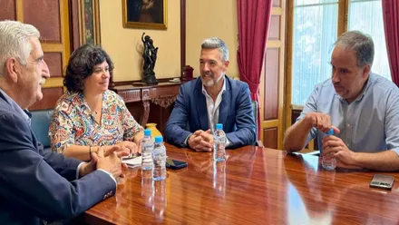 Mesa de reunión con los alcaldes de Rota, Sanlúcar, Chipiona y Trebujena.