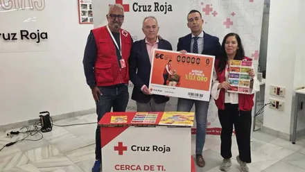 Presentación del Sorteo de la Cruz Roja, posado de todas las personas que lo representan.