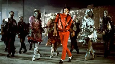 De ojo y negro Michael Jackson bailando en "Thriller".