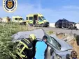 Aparatoso accidente entre tres coches en la carretera de Conil a Barbate: un herido trasladado al hospital
