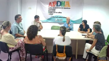 Un momento de la reunión de la Apdha y el comité de Ayuda a Domicilio. Foto: Apdha.