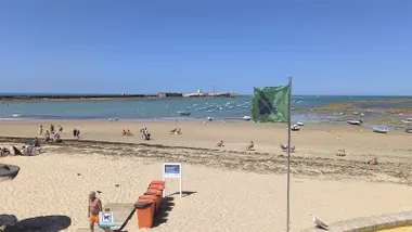 El Poniente sigue soplando este viernes en Cádiz. Foto: José Luis Porquicho Prada.