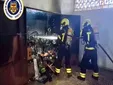 Un incendio en un garaje comunitario de la avenida Holanda moviliza a los bomberos de Algeciras