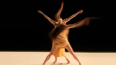 Las bailarinas Patrica Crkovic y Tjasa Buscik.
