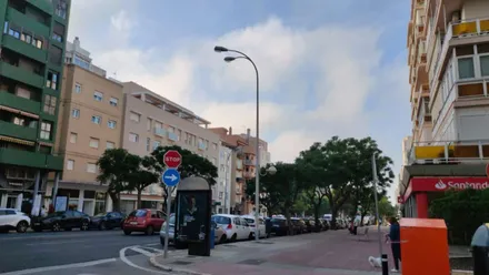 Cádiz ha amanecido con algunas nubes en el cielo a la espera de la vuelta del Levante. Foto: José Luis Porquicho Prada.