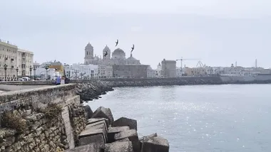 Cádiz se va a librar de esta ola de calor, aunque no de la calima, que se puede apreciar en esta imagen del Campo del Sur. Foto: José Luis Porquicho Prada.